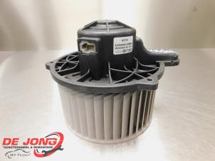 Used Heating and ventilation fan motor Hyundai Santa Fe II (CM) 2.2 CRDi 16V 4x2 Price € 49,00 Margin scheme offered by Autodemontagebedrijf de Jong