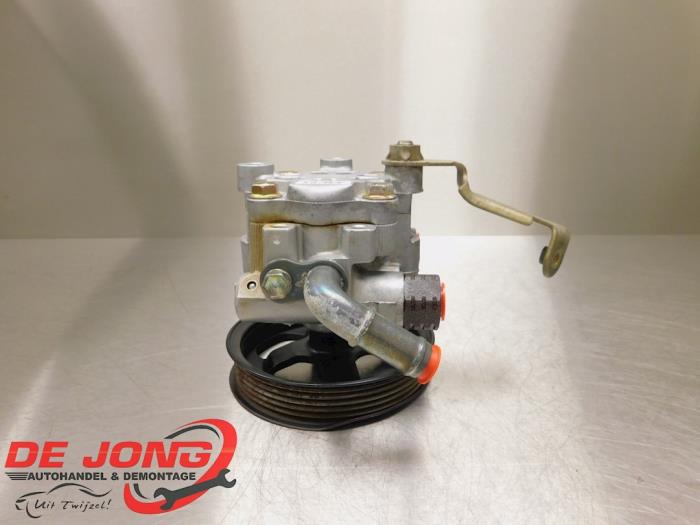 Usagé Pompe de direction Toyota Corolla Verso (E12) 1.6 16V VVT-i Prix € 34,99 Règlement à la marge proposé par Autodemontagebedrijf de Jong
