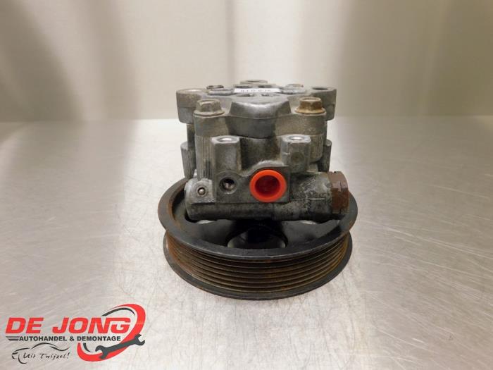 Usagé Pompe direction assistée Toyota Avensis Wagon (T25/B1E) 2.2 D-4D 16V Prix € 19,99 Règlement à la marge proposé par Autodemontagebedrijf de Jong