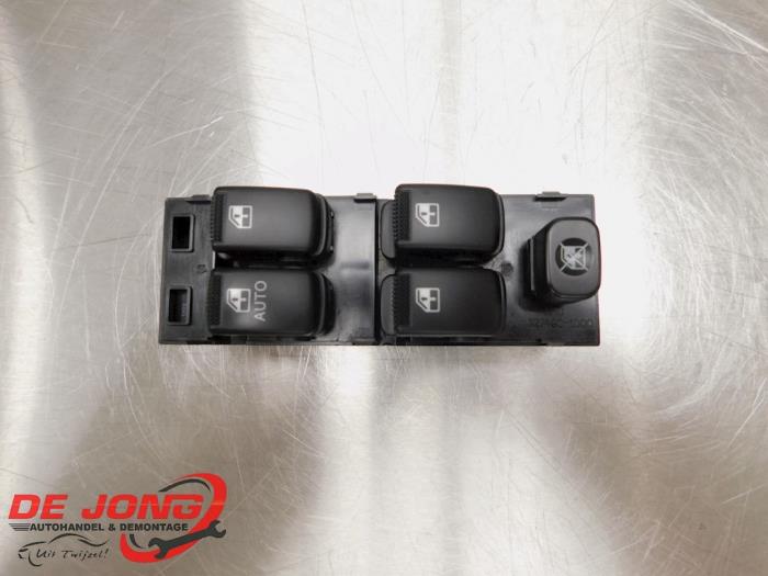 Używane Przelacznik combi okienny Hyundai Getz 1.6i 16V Cena € 35,00 Procedura marży oferowane przez Autodemontagebedrijf de Jong