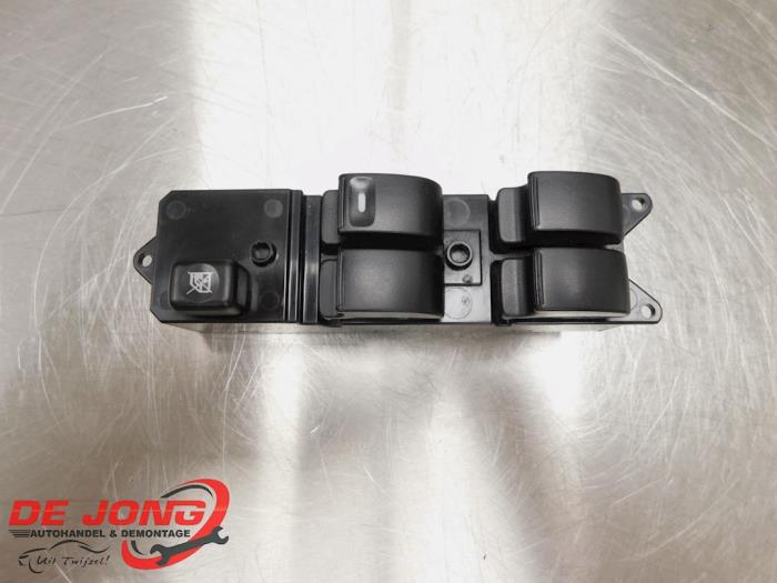 Usados Interruptor combinado de ventanillas Mitsubishi L-200 2.5 DI-D 4x4 Precio € 29,00 Norma de margen ofrecido por Autodemontagebedrijf de Jong