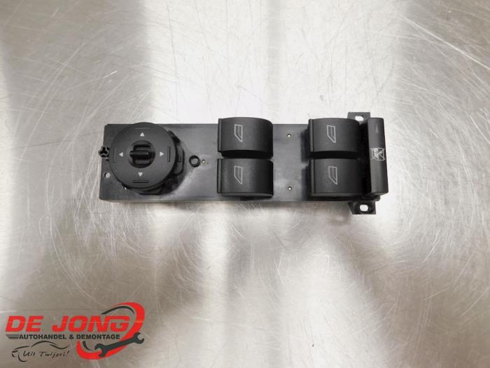Multi-functional window switch from a Ford Focus C-Max 2.0 TDCi 16V 2005