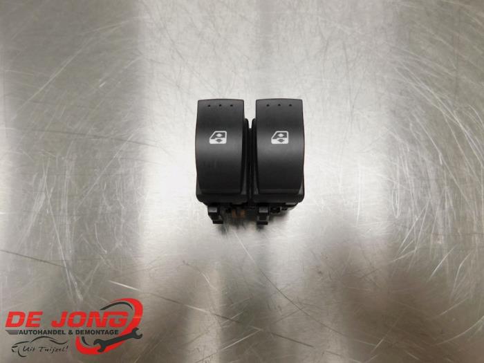 Usados Interruptor combinado de ventanillas Renault Espace (JK) 3.0 dCi V6 24V Precio € 19,99 Norma de margen ofrecido por Autodemontagebedrijf de Jong