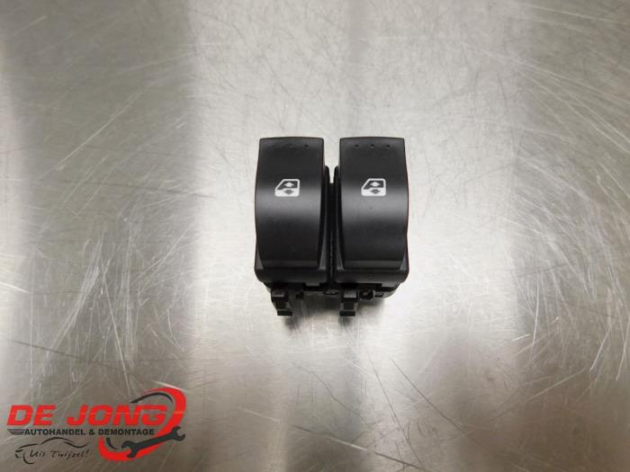 Usados Interruptor combinado de ventanillas Renault Espace (JK) 3.0 dCi V6 24V Grand Espace Precio € 14,99 Norma de margen ofrecido por Autodemontagebedrijf de Jong