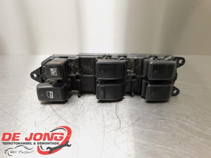 Używane Przelacznik combi okienny Toyota Corolla Verso (E12) 1.6 16V VVT-i Cena € 29,90 Procedura marży oferowane przez Autodemontagebedrijf de Jong