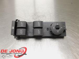 Usados Interruptor combinado de ventanillas Ford Focus C-Max 1.6 16V Precio € 19,99 Norma de margen ofrecido por Autodemontagebedrijf de Jong