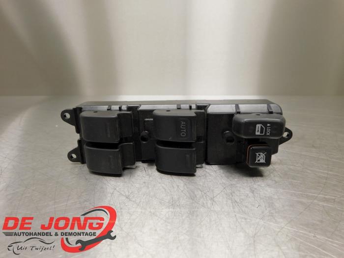 Usados Interruptor combinado de ventanillas Toyota Prius (NHW20) 1.5 16V Precio € 19,90 Norma de margen ofrecido por Autodemontagebedrijf de Jong