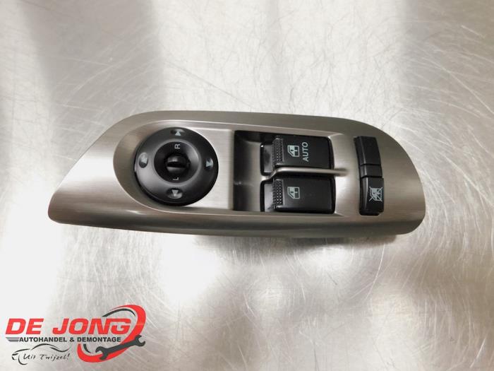Usados Interruptor combinado de ventanillas Hyundai Coupe 2.7 V6 24V Precio € 29,00 Norma de margen ofrecido por Autodemontagebedrijf de Jong