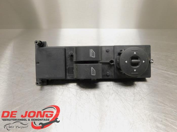 Multi-functional window switch from a Ford Focus C-Max 1.6 16V 2006