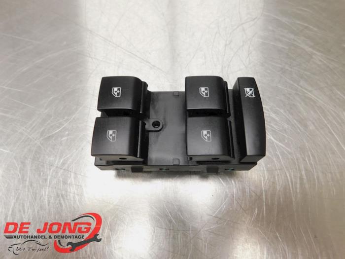 Usados Interruptor combinado de ventanillas Opel Meriva (B) 1.7 CDTi 16V Precio € 24,99 Norma de margen ofrecido por Autodemontagebedrijf de Jong