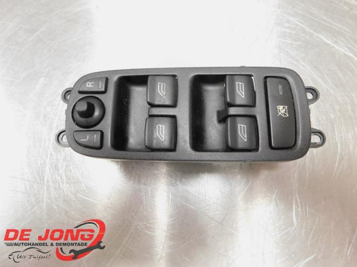 Usados Interruptor combinado de ventanillas Volvo V50 (MW) 1.6 D 16V Precio € 14,99 Norma de margen ofrecido por Autodemontagebedrijf de Jong