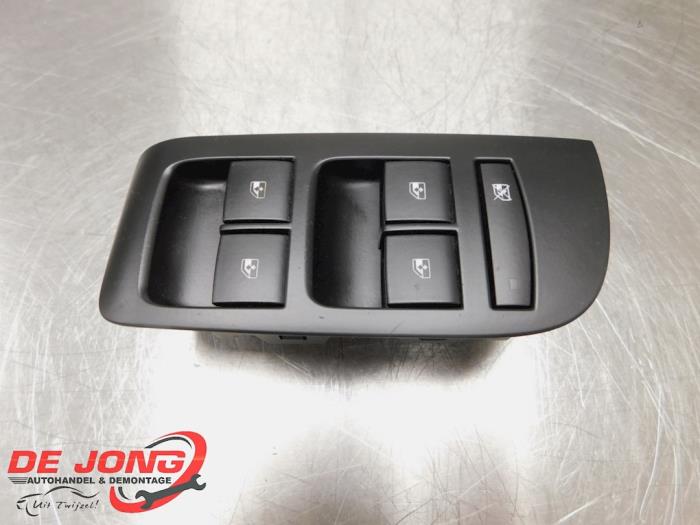 Usados Interruptor combinado de ventanillas Opel Zafira (M75) 1.7 CDTi 16V Precio € 14,99 Norma de margen ofrecido por Autodemontagebedrijf de Jong