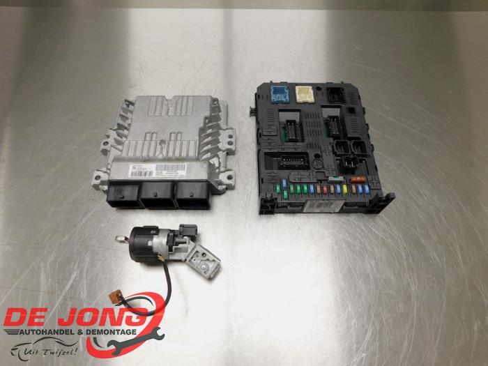 Used Ignition lock + computer Peugeot 308 SW (4E/H) 1.6 HDi 16V FAP Price € 150,00 Margin scheme offered by Autodemontagebedrijf de Jong