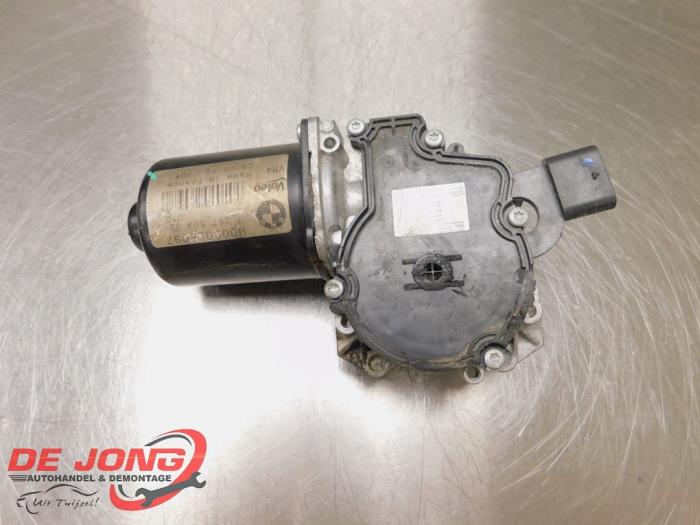 Front wiper motor from a BMW 1 serie (F20) 118d 2.0 16V 2013