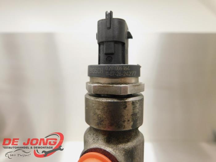 Fuel injector nozzle from a Fiat Grande Punto (199) 1.3 JTD Multijet 16V 85 Actual 2011