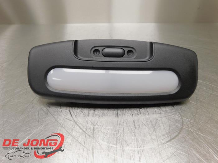 Usagé Eclairage intérieur avant Mini Mini (F55) 1.5 12V Cooper D Prix € 90,70 Règlement à la marge proposé par Autodemontagebedrijf de Jong