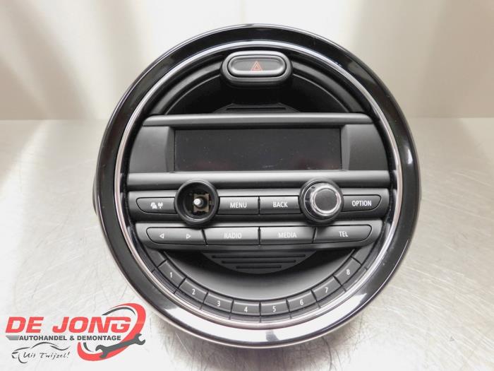 Begagnade Radio Mini Mini (F55) 1.5 12V Cooper D Pris € 149,99 Marginaltabell erbjuds av Autodemontagebedrijf de Jong