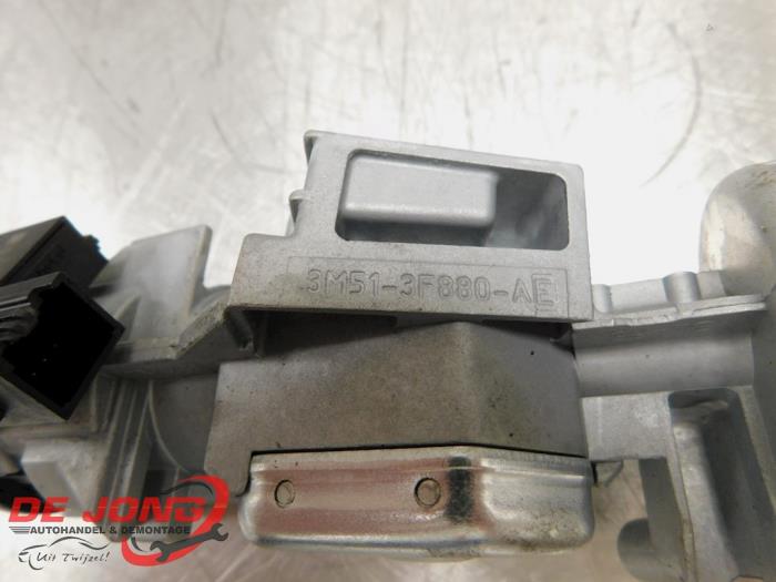 Cerradura de contacto y llave de un Ford Focus 3 Wagon 2.0 TDCi 16V 140 2014