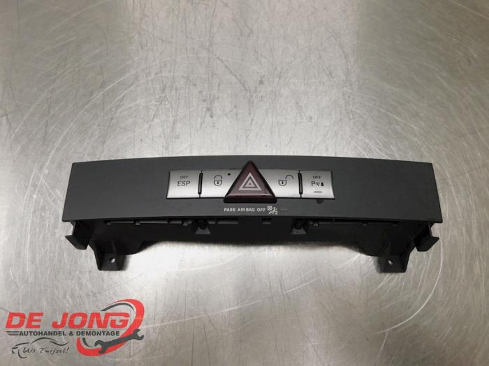 Begagnade PDC-panel Mercedes SLK (R171) 3.0 280 V6 24V Pris € 25,00 Marginaltabell erbjuds av Autodemontagebedrijf de Jong