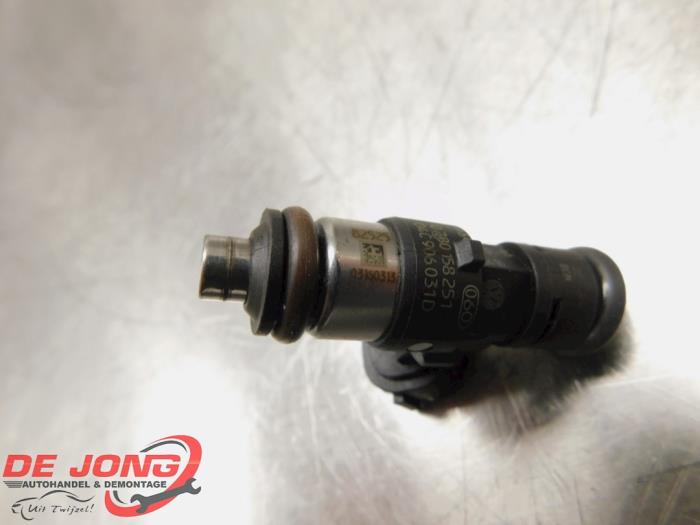 Injector (petrol injection) Volkswagen Up! 1.0 12V 75 - 03160313 CHY BOSCH