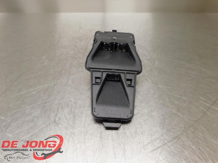 Begagnade Bromsassistanssensor Volvo V60 I (FW/GW) 1.6 DRIVe Pris € 39,00 Marginaltabell erbjuds av Autodemontagebedrijf de Jong