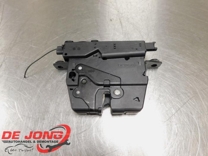 Tailgate boot lock motor