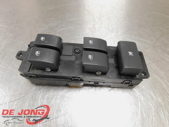 Usados Interruptor combinado de ventanillas Opel Antara (LA6) 2.0 CDTI 16V 4x4 Precio € 19,99 Norma de margen ofrecido por Autodemontagebedrijf de Jong