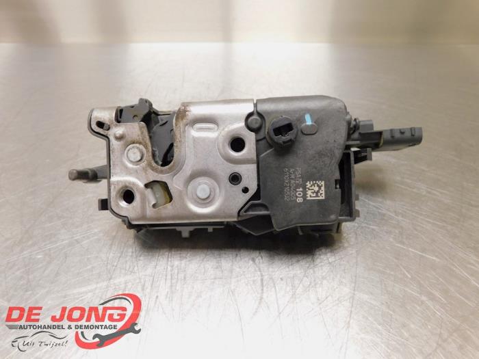 Rear door lock mechanism 4-door, left Peugeot 308 SW 1.6 HDi 16V - 732108