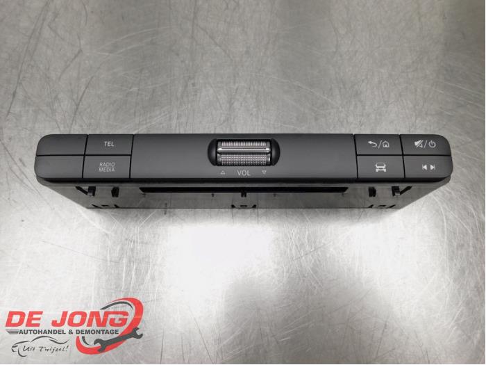 Używane Panel obslugi radia Mercedes Sprinter 5t (907.6) 311 CDI 2.1 D RWD Cena € 90,75 Z VAT oferowane przez Autodemontagebedrijf de Jong