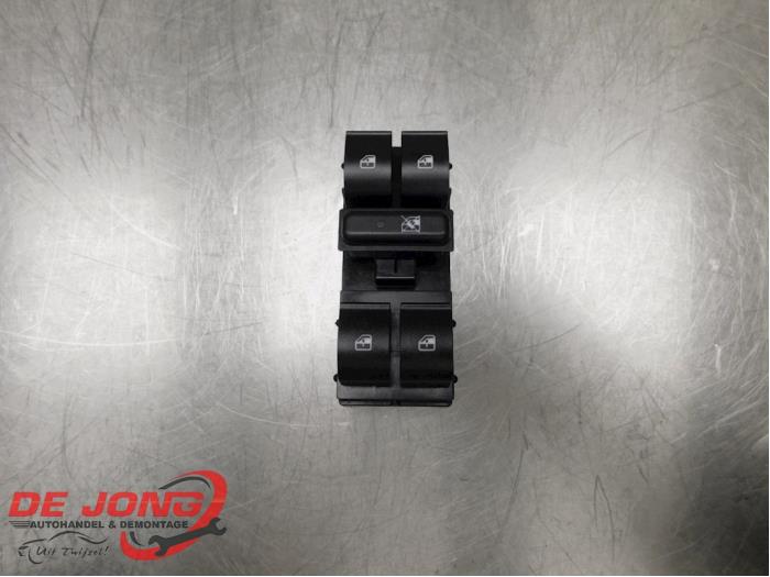 Usados Interruptor combinado de ventanillas Fiat 500L Precio € 29,99 Norma de margen ofrecido por Autodemontagebedrijf de Jong