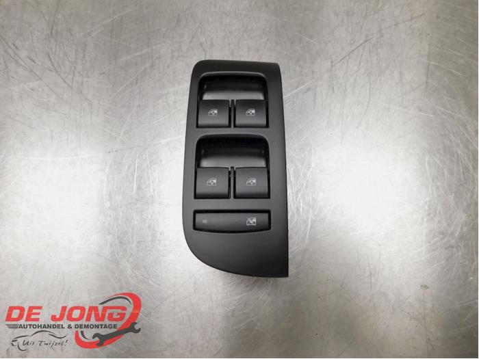 Usados Interruptor combinado de ventanillas Opel Zafira Tourer (P12) 2.0 CDTI 16V 165 Ecotec Precio € 14,99 Norma de margen ofrecido por Autodemontagebedrijf de Jong