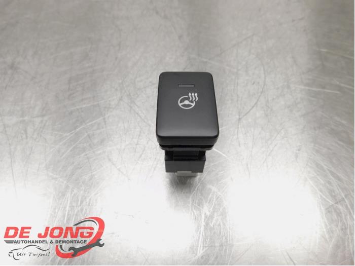 Usados Interruptor Mitsubishi Outlander (GF/GG) 2.0 16V PHEV 4x4 Precio € 19,99 Norma de margen ofrecido por Autodemontagebedrijf de Jong