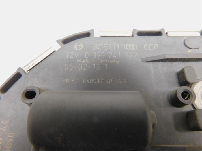Wiper mechanism from a Peugeot 407 SW (6E) 2.0 HDiF 16V 2005