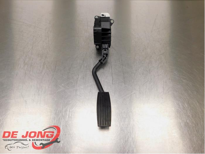Accelerator pedal Opel Corsa E 1.4 Turbo 16V 13305805