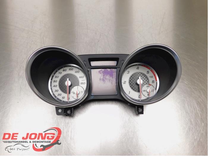 Instrument panel from a Mercedes-Benz SLK (R172) 2.1 250 CDI 16V BlueEFFICIENCY 2012