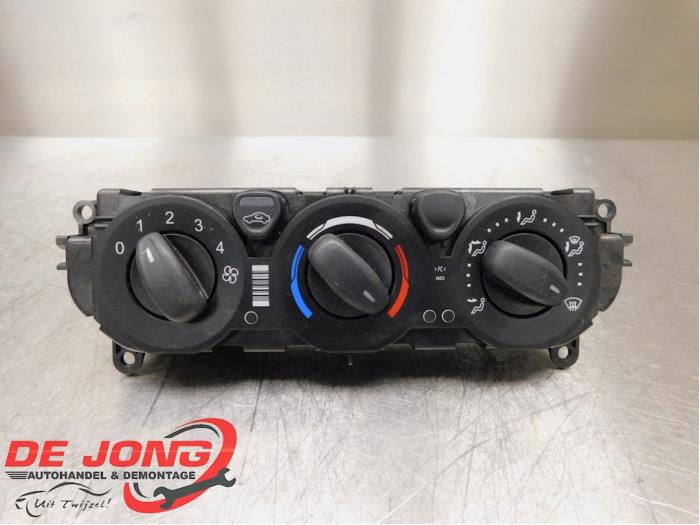 Panel de control de calefacción de un Ford Transit 2.0 TDCi 16V Eco Blue 105 RWD 2018