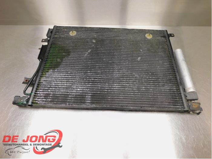 Klima Kondensor van een Chrysler 300 C Touring 3.0 CRD 24V 2006