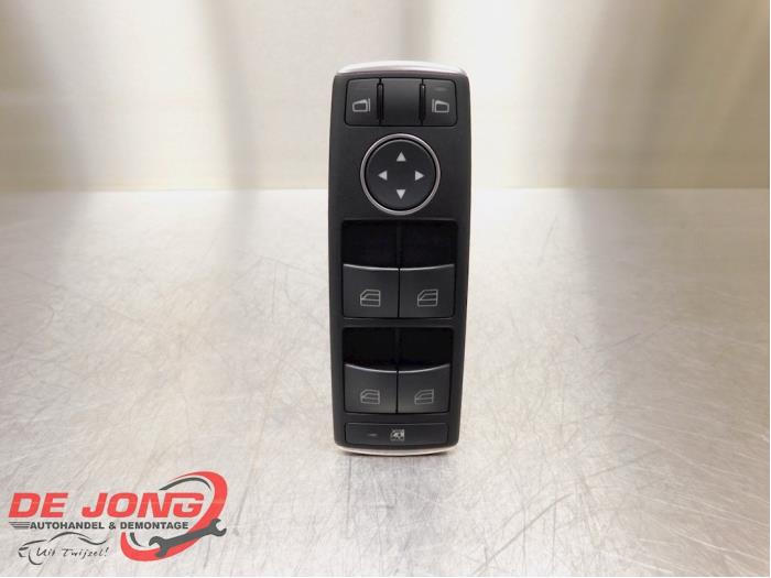 Używane Przelacznik combi okienny Mercedes C Estate (S204) 2.2 C-220 CDI 16V Cena € 34,99 Procedura marży oferowane przez Autodemontagebedrijf de Jong