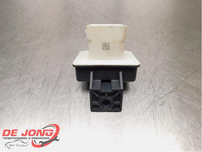 Glow plug relay Nissan Qashqai 1.5 dCi 115 110679886R