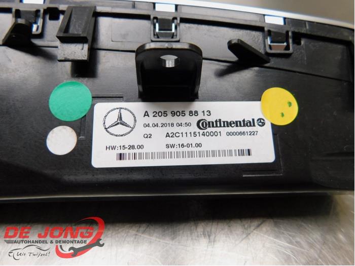 Panneau de commandes chauffage d'un Mercedes-Benz C Estate (S205) C-220 CDI BlueTEC, C-220 d 2.2 16V 2018