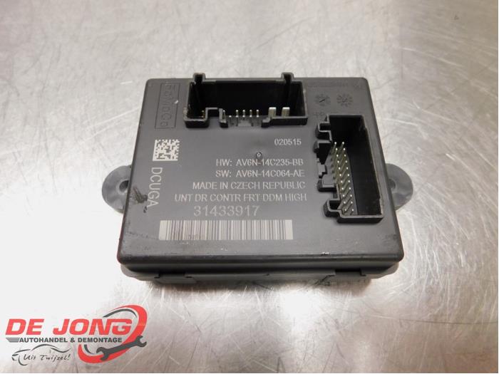 Central door locking module from a Volvo V60 Cross Country I (FZ) 2.0 D3 16V 2016