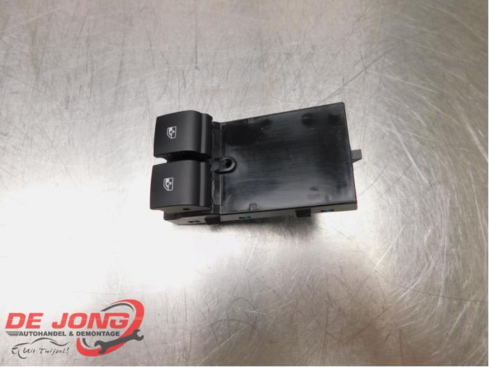 Usados Interruptor combinado de ventanillas Opel Meriva (B) 1.4 16V Ecotec Precio € 9,99 Norma de margen ofrecido por Autodemontagebedrijf de Jong