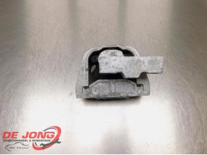 Engine mount from a Volkswagen Eos (1F7/F8) 2.0 FSI 16V 2007