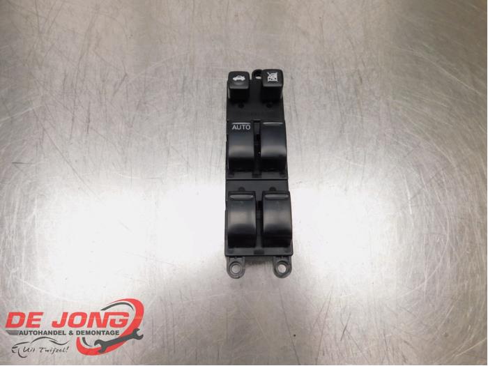 Usados Interruptor combinado de ventanillas Nissan Primera (P12) 2.0 16V CVT Precio € 9,99 Norma de margen ofrecido por Autodemontagebedrijf de Jong