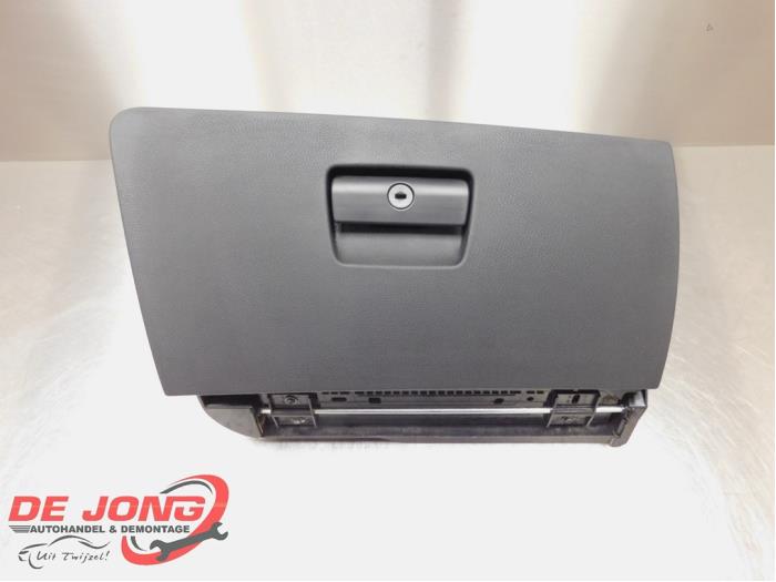 Begagnade Handskfack BMW 3 serie (E90) 320i 16V Pris € 13,99 Marginaltabell erbjuds av Autodemontagebedrijf de Jong