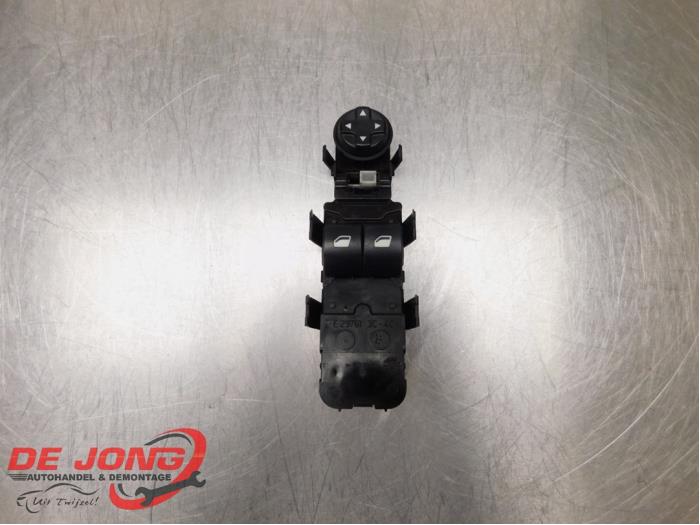 Usados Interruptor combinado de ventanillas Citroen Jumpy (G9) 1.6 HDI 16V Precio € 39,99 Norma de margen ofrecido por Autodemontagebedrijf de Jong
