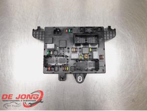 Begagnade Säkringsbox Opel Zafira Tourer (P12) 2.0 CDTI 16V 165 Ecotec Pris € 19,90 Marginaltabell erbjuds av Autodemontagebedrijf de Jong