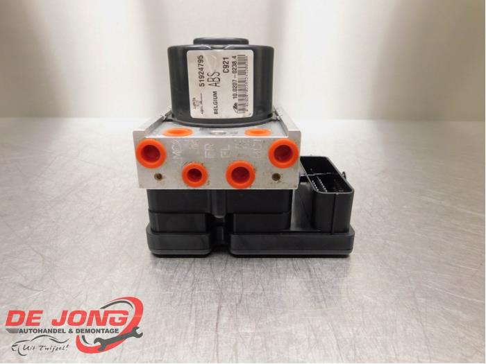 Begagnade ABS-pump Fiat Doblo (263) 1.6 D Multijet Pris € 24,97 Inklusive moms erbjuds av Autodemontagebedrijf de Jong