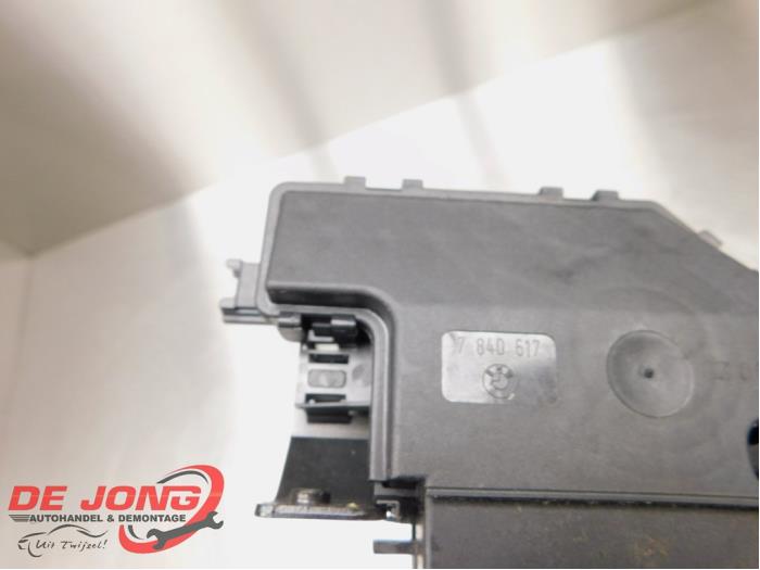 Tailgate lock mechanism from a BMW 3 serie (E90) 320i 16V 2008