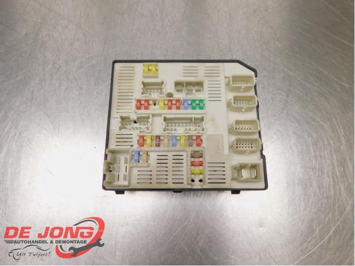 Fuse box Renault Megane III Grandtour 1.5 dCi 110 - 284B60008R RENAULT